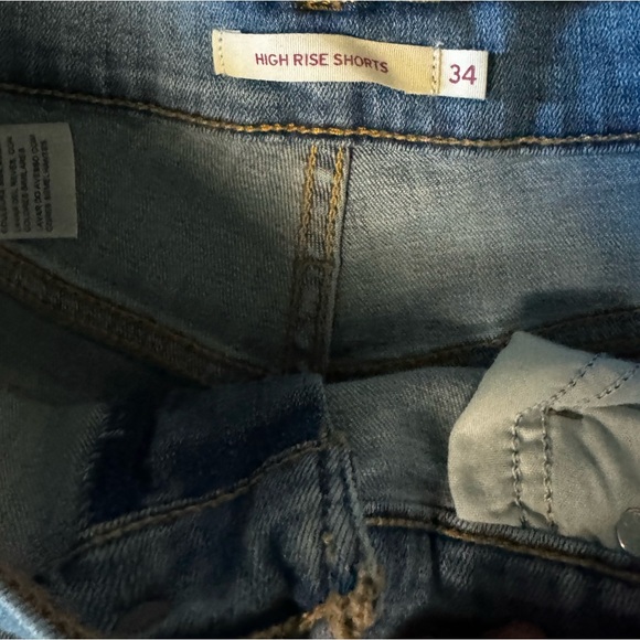 Levi’s high rise shorts 34 waist.  New - Picture 3 of 4